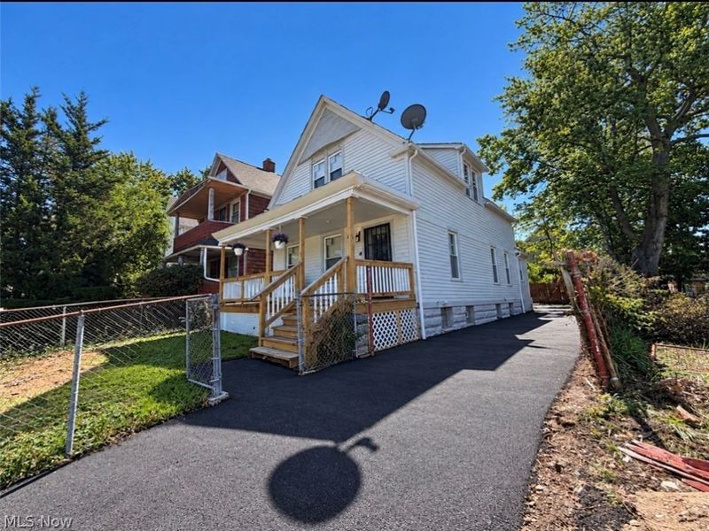 10800 Crestwood Avenue, Cleveland, OH 44104 Photo 2