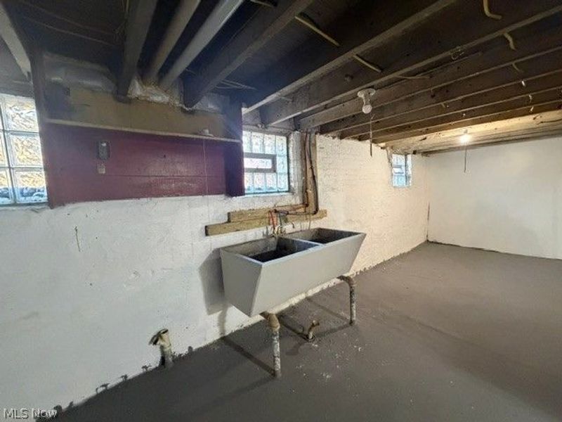 10800 Crestwood Avenue, Cleveland, OH 44104 Photo 39