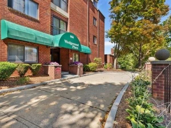 666 Main Street, Unit 217, Winchester, MA 01890