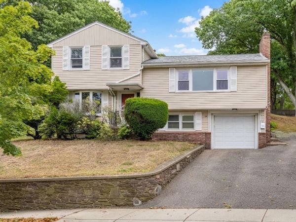 68 Faxon Ln, Quincy, MA 02169