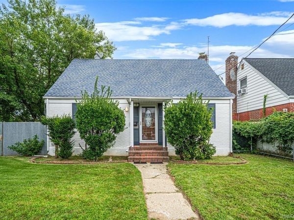 7603 271st Street , New Hyde Park, NY 11040