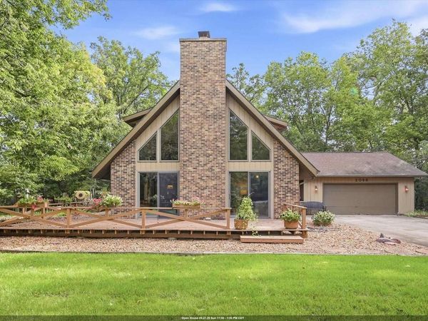 2098 SHAWNEE LANE, Oshkosh, WI 54901