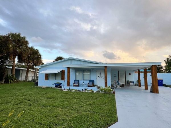 1684 NE Hilltop St , Jensen Beach, FL 34957