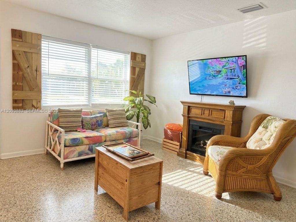 1684 NE Hilltop St, Jensen Beach, FL 34957 Photo