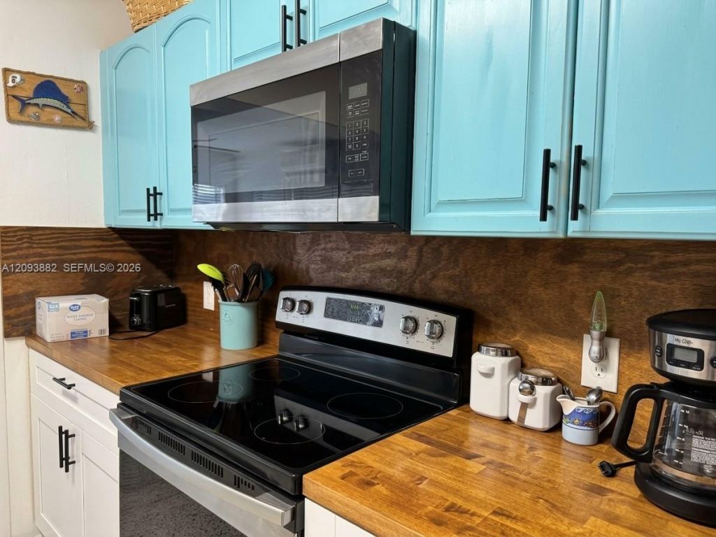 1684 NE Hilltop St, Jensen Beach, FL 34957 Photo