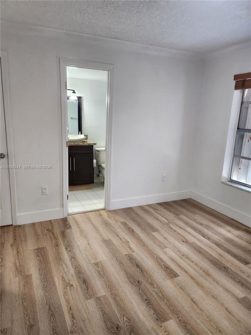1725 W 60th St , Unit F202, Hialeah, FL 33012 Photo