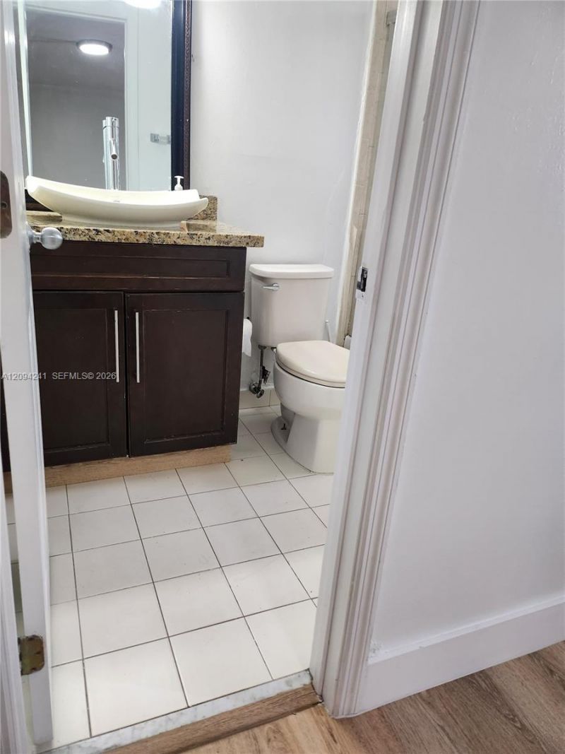 1725 W 60th St , Unit F202, Hialeah, FL 33012 Photo