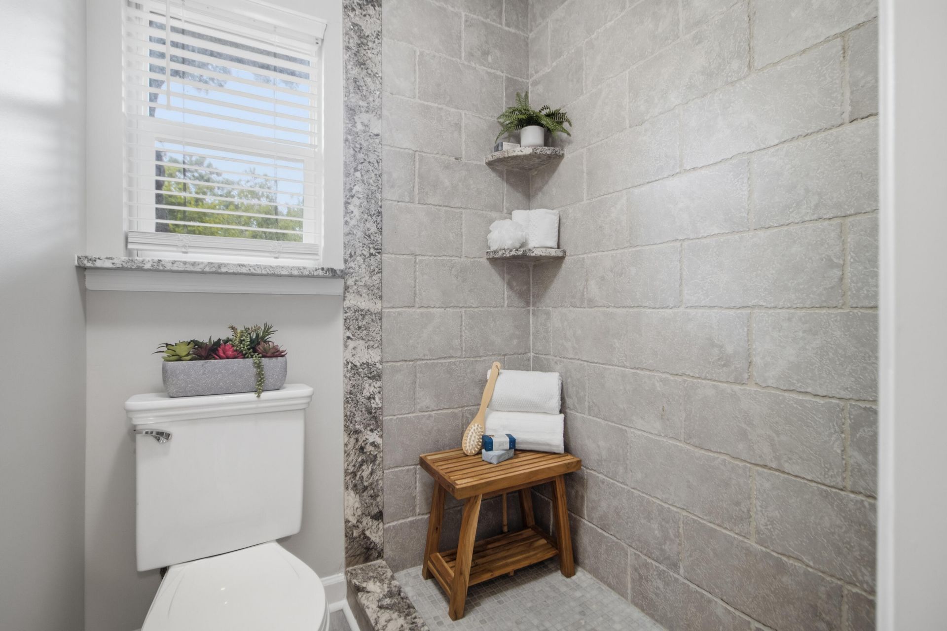 1660 Babington Way Photo 30