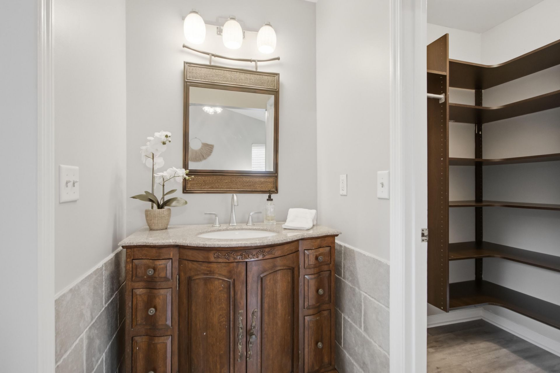 1660 Babington Way Photo 32
