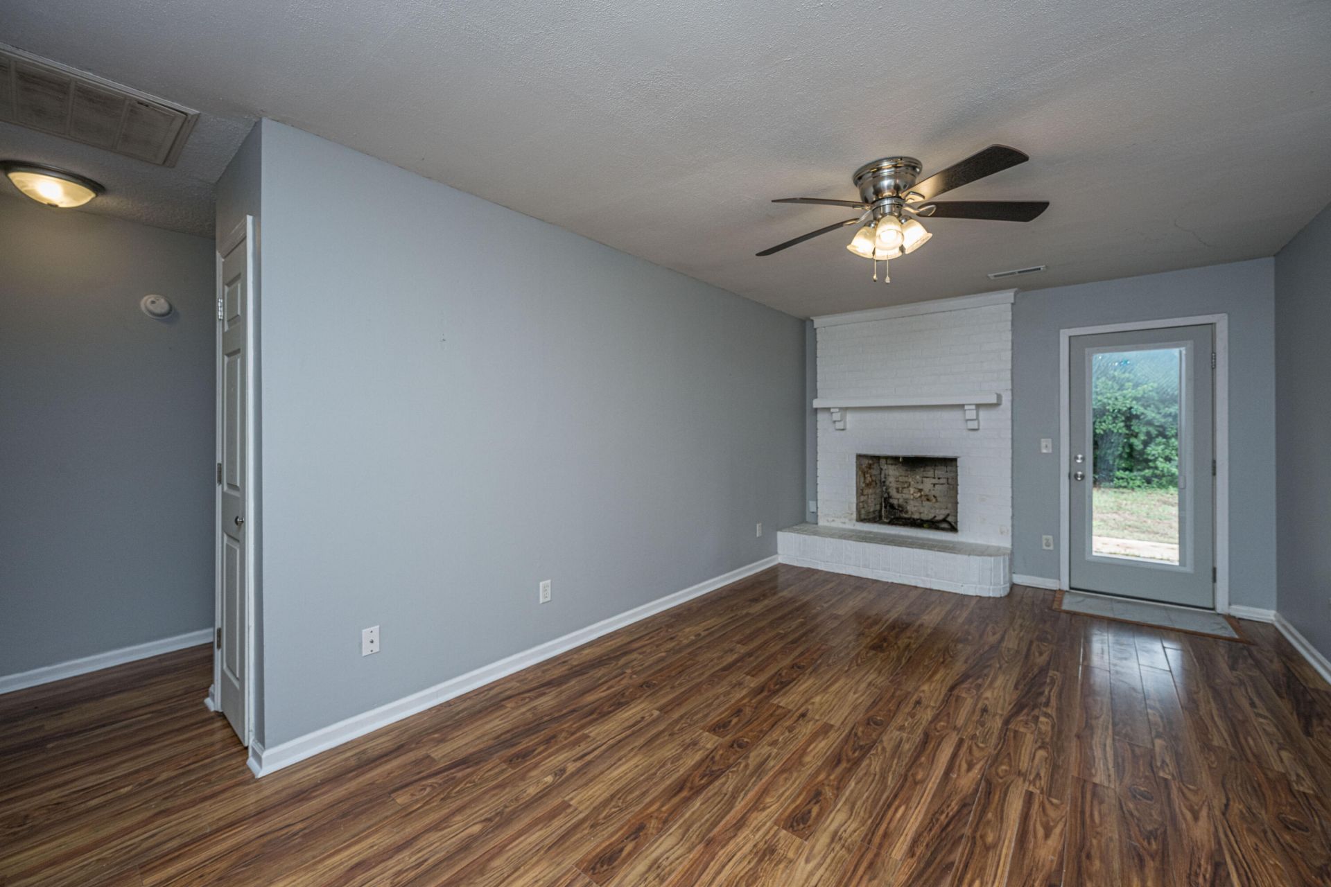 443 Robin Drive Photo 8