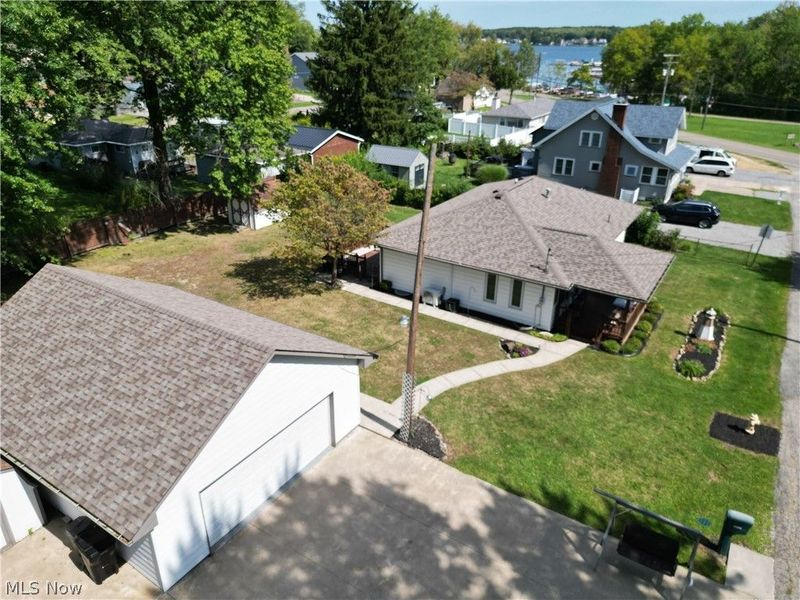 17512 Lundys Lane, Lake Milton, OH 44429 Photo 2