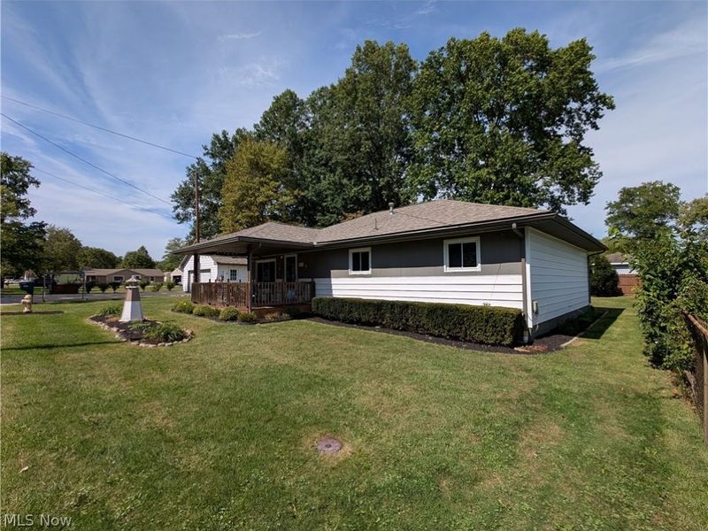 17512 Lundys Lane, Lake Milton, OH 44429 Photo 4