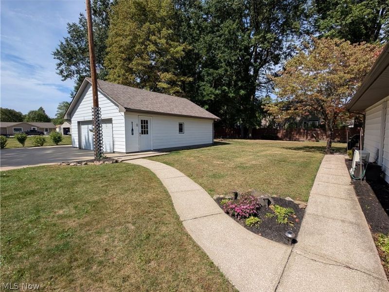 17512 Lundys Lane, Lake Milton, OH 44429 Photo 46