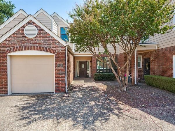 221 Cimarron Trail, Unit 2, Irving, TX 75063
