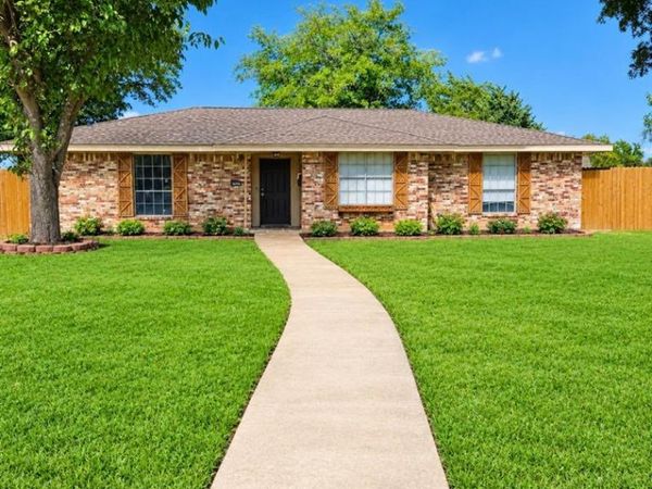 709 Oakbluff Drive , Lancaster, TX 75146
