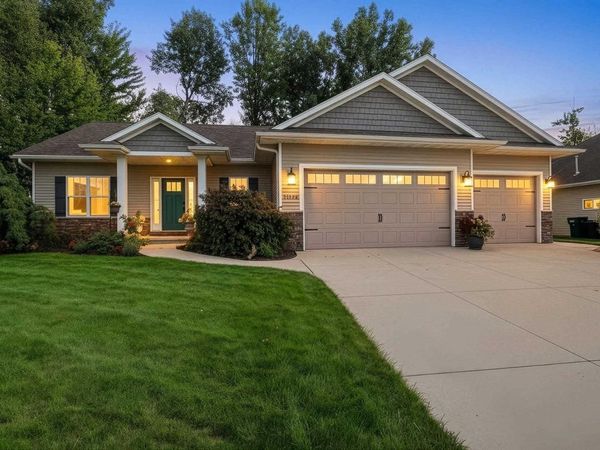 1048 FAVERSHAM WAY, Green Bay, WI 54313