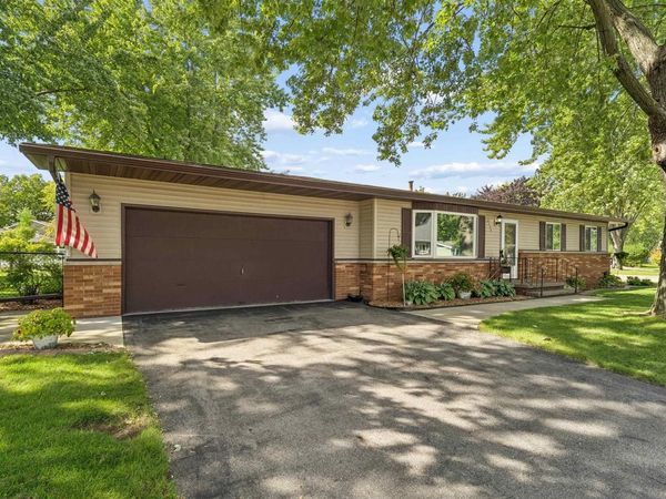 1135 HERITAGE TRAIL, Oshkosh, WI 54904