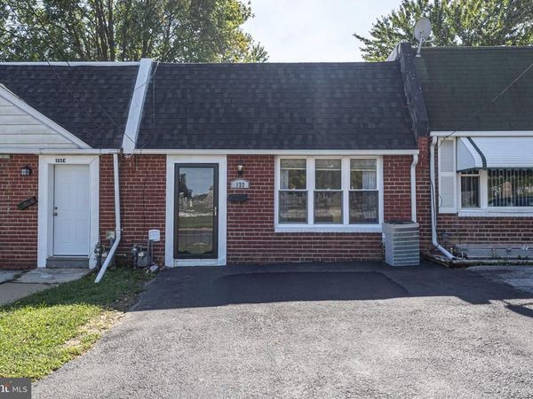 133 E LAUGHEAD AVENUE , MARCUS HOOK, PA 19061