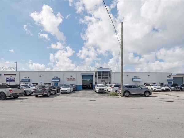 7250 NW 41st St , Miami, FL 33166