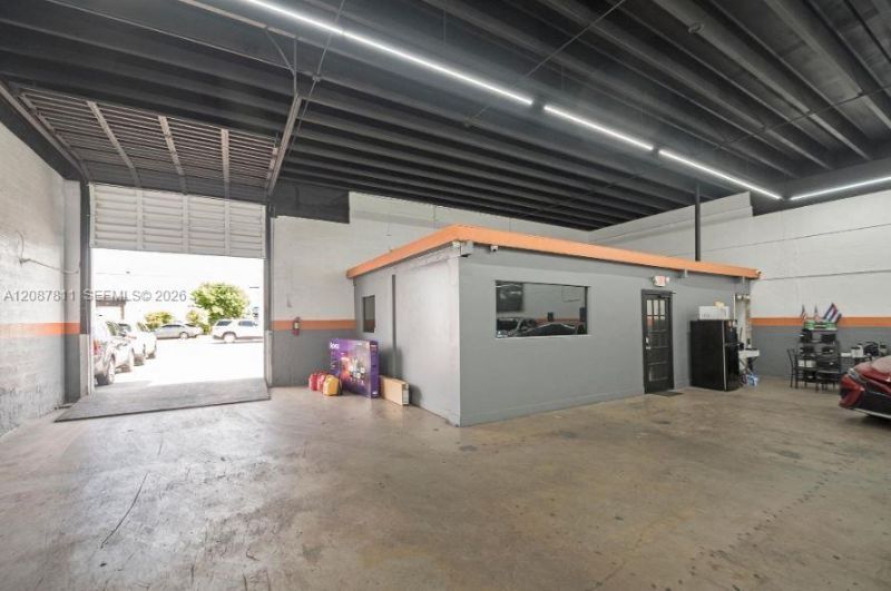 7250 NW 41st St , Miami, FL 33166 Photo