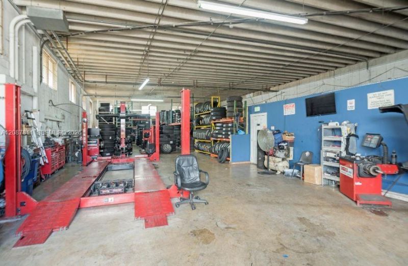 7250 NW 41st St , Miami, FL 33166 Photo
