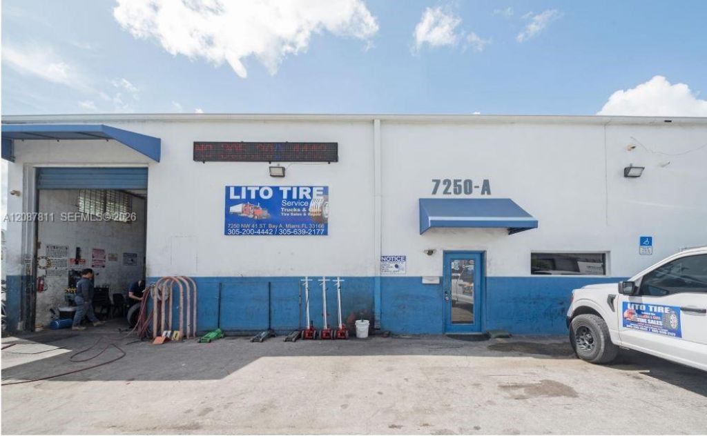7250 NW 41st St , Miami, FL 33166 Photo