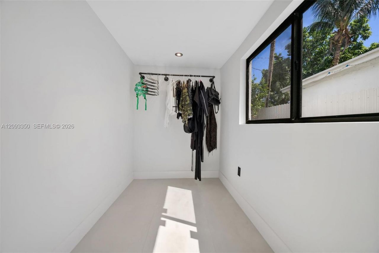 335 NW 108th St , Miami, FL 33168 Photo