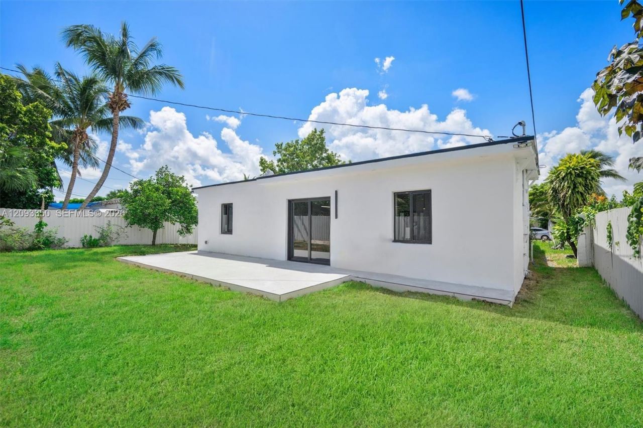 335 NW 108th St , Miami, FL 33168 Photo