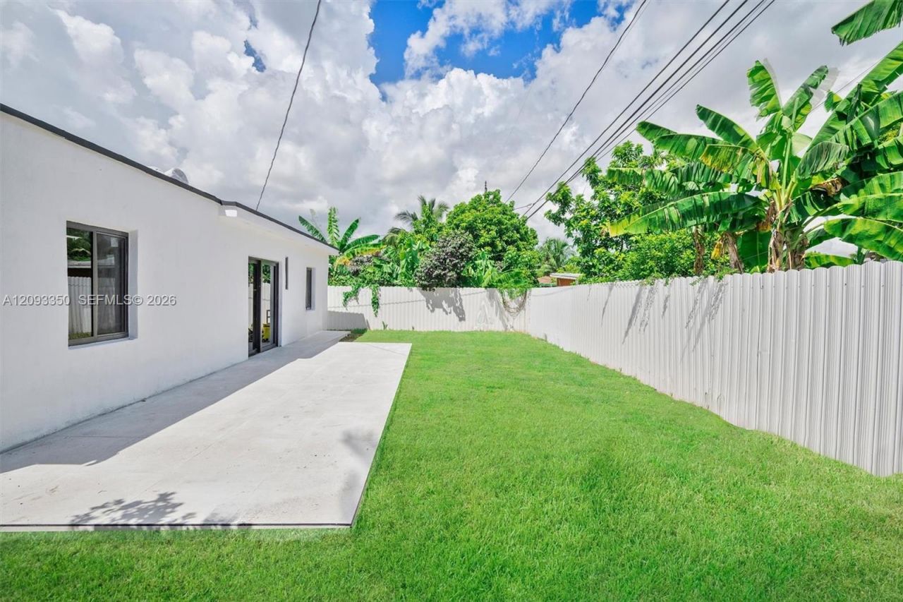 335 NW 108th St , Miami, FL 33168 Photo