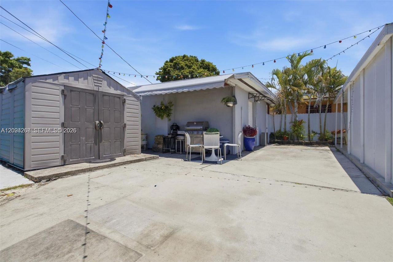 301 SW 36th Ave , Miami, FL 33135 Photo