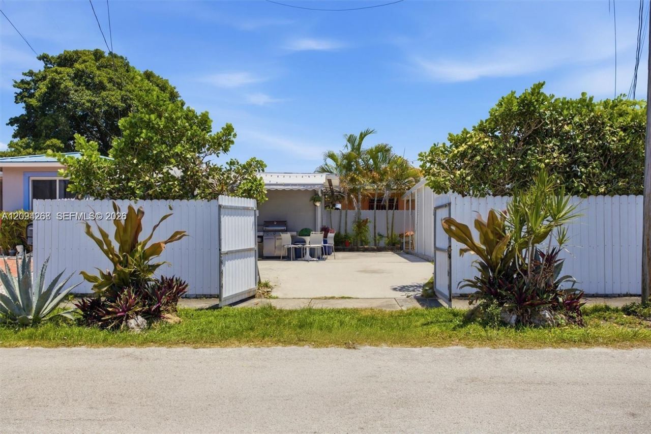 301 SW 36th Ave , Miami, FL 33135 Photo