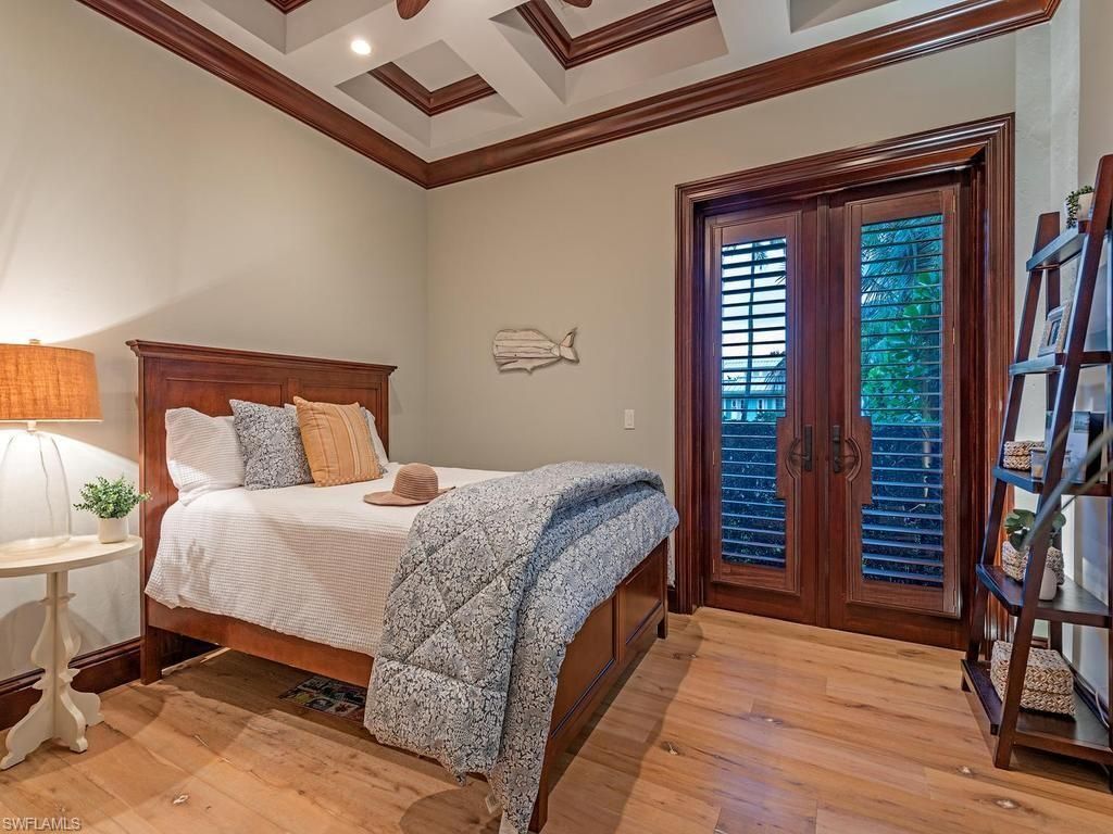 131 3rd St N, Naples, FL 34102 Photo