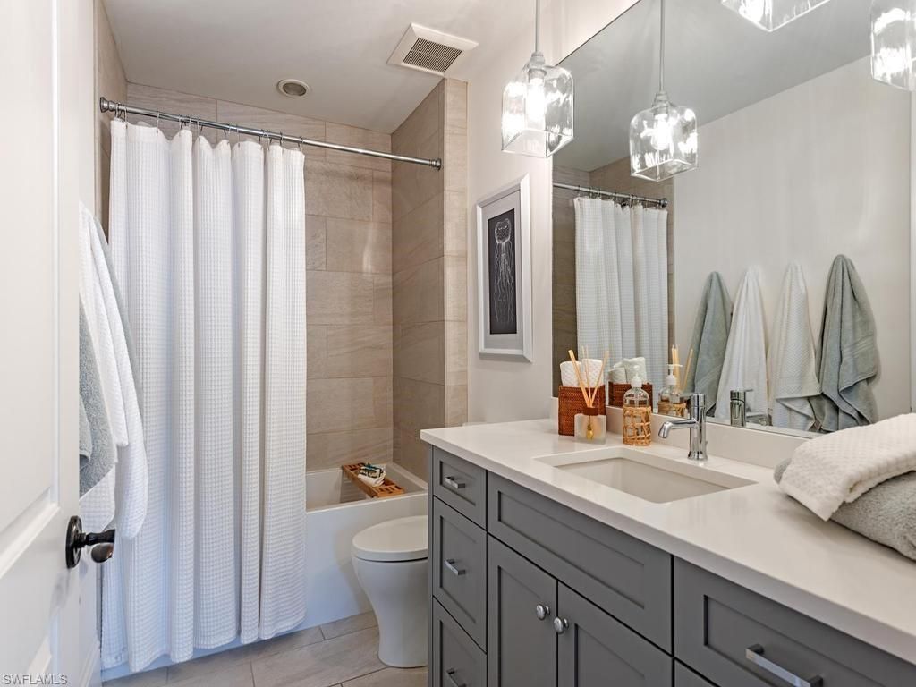 131 3rd St N, Naples, FL 34102 Photo