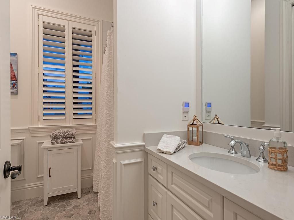 131 3rd St N, Naples, FL 34102 Photo