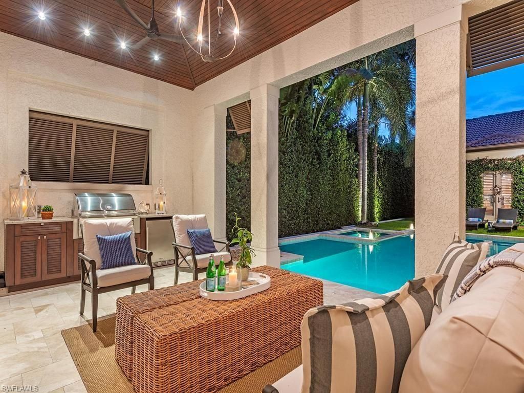 131 3rd St N, Naples, FL 34102 Photo