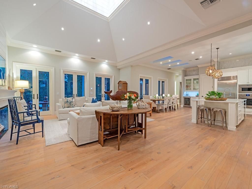 131 3rd St N, Naples, FL 34102 Photo
