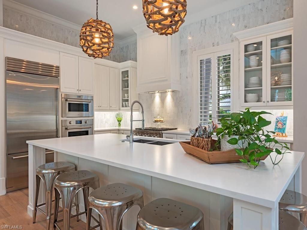 131 3rd St N, Naples, FL 34102 Photo