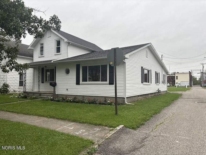 124 E Maple Street, Deshler, OH 43516 Main Photo
