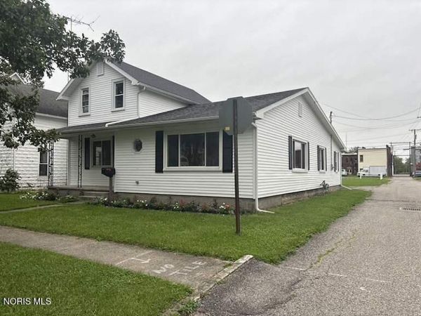 124 E Maple Street, Deshler, OH 43516