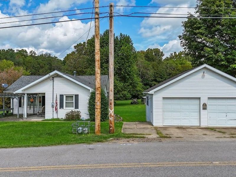 565 Dana Road, Newport, OH 45768 Photo 3