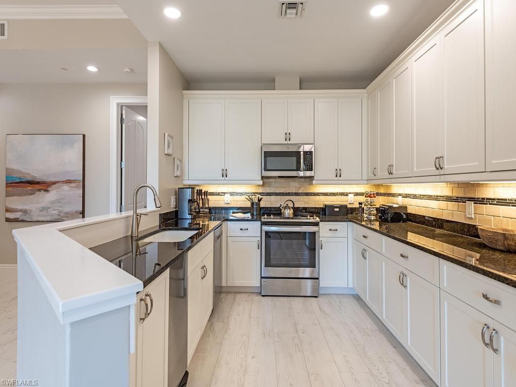 627 6th Ave S, Unit B-302, Naples, FL 34102 Photo
