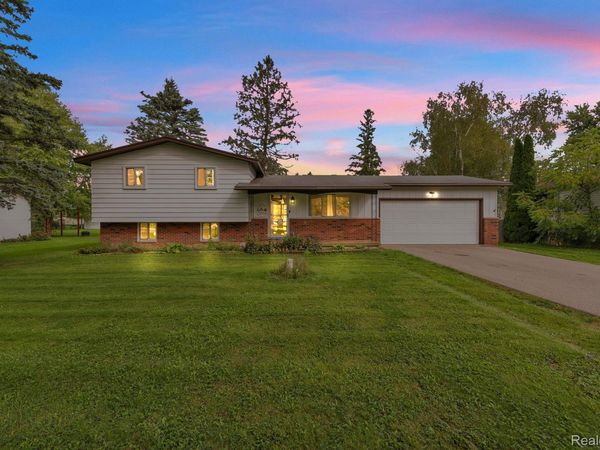 6155 E Maple Avenue, Burton, Mi 48439
