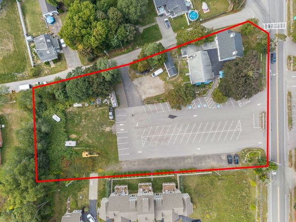26 Main St, Rowley, MA 01969