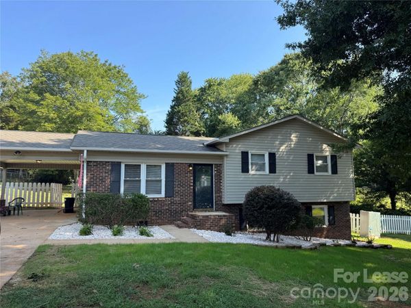 5672 Claridge Drive , Hickory, NC 28602