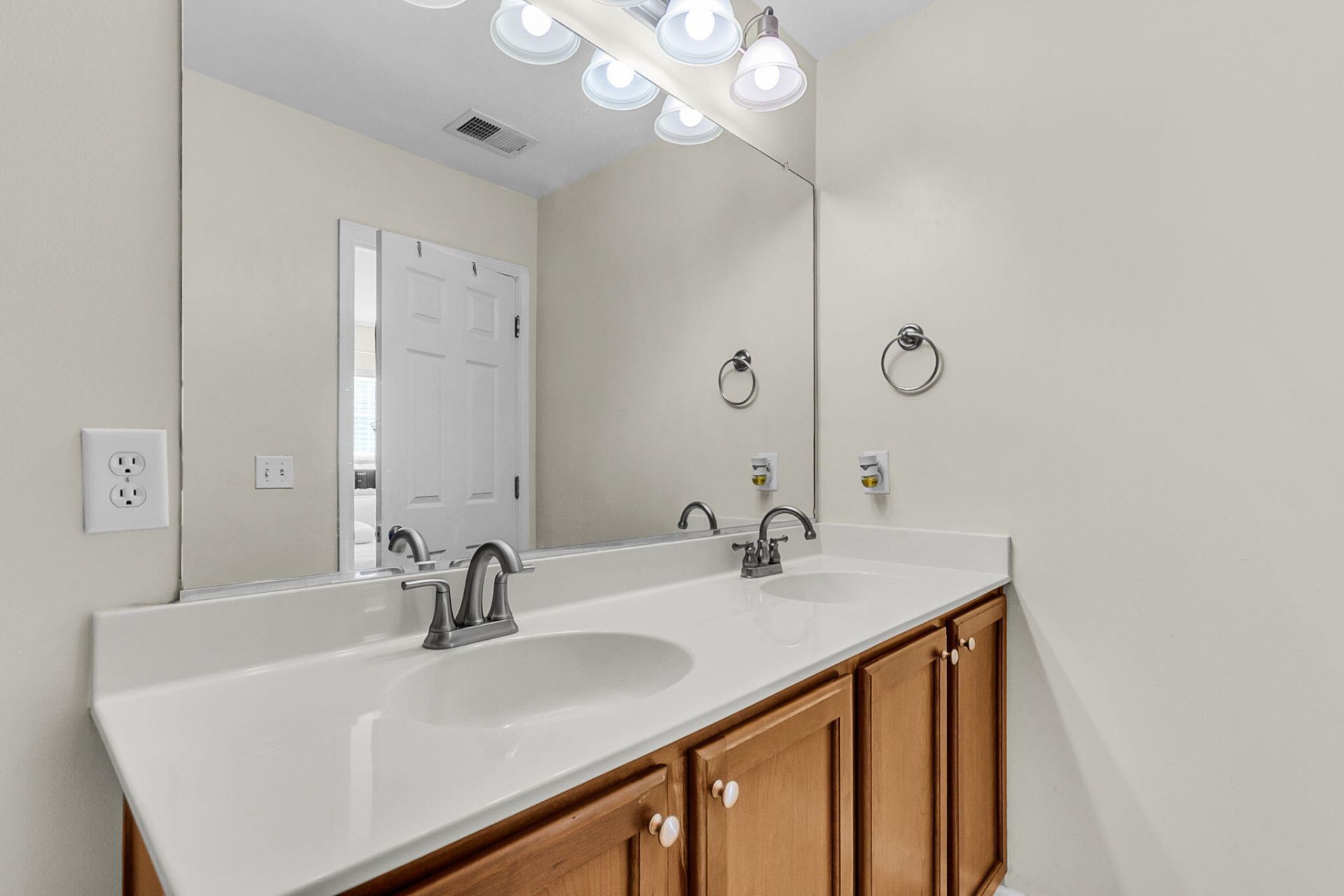 907 Hemingway Circle Photo 15