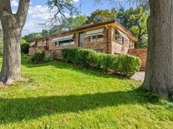 2300 Kevenauer Dr, Brookfield, WI 53005
