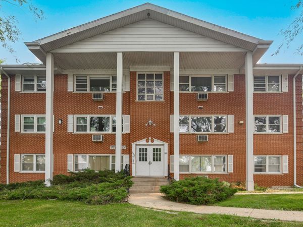 245 Country Club Dr, Unit 2D, Lake Geneva, WI 53147