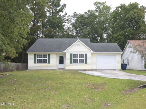621 S Hampton Drive , Jacksonville, NC 28546