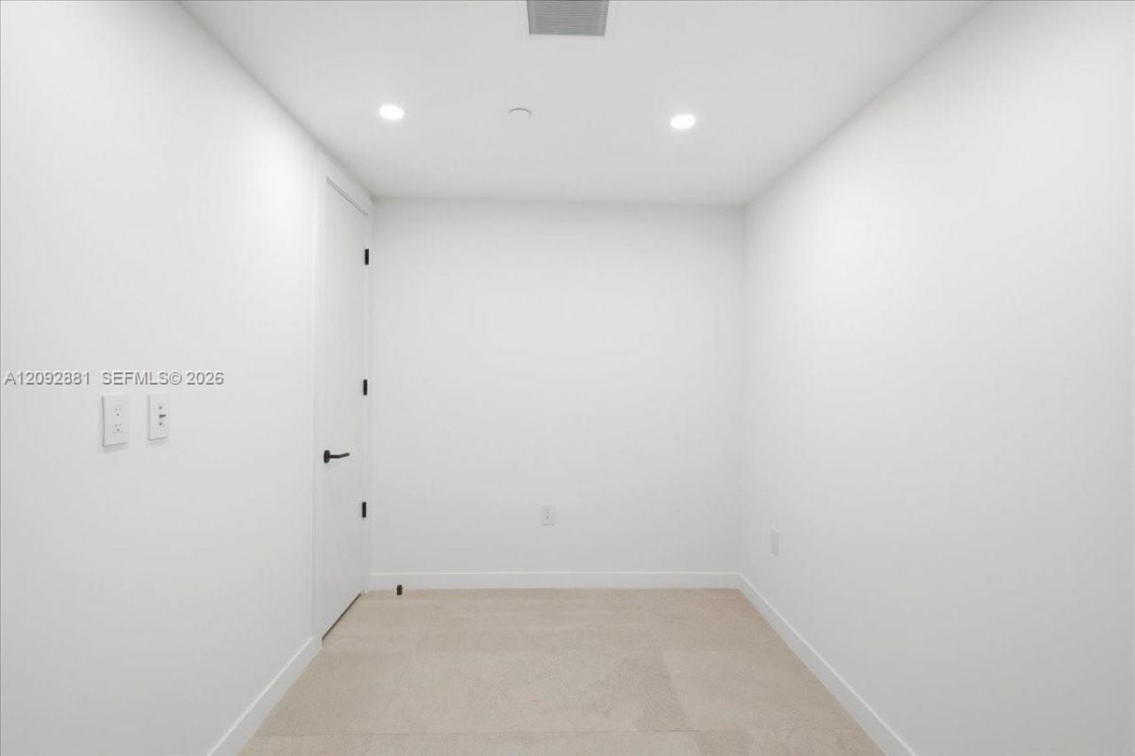 2200 Brickell Ave , Unit 301, Miami, FL 33129 Photo