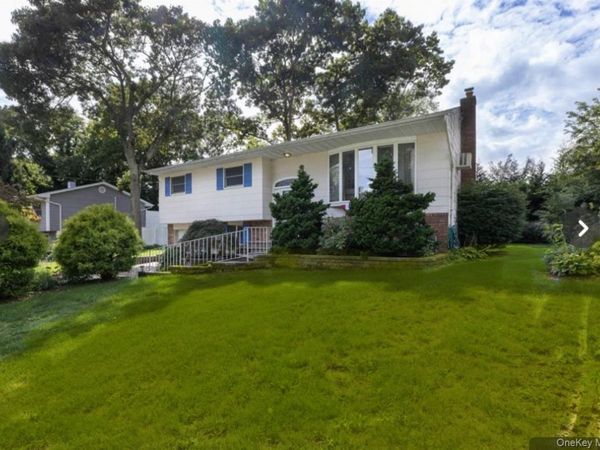 16 Arlington Avenue , Saint James, NY 11780